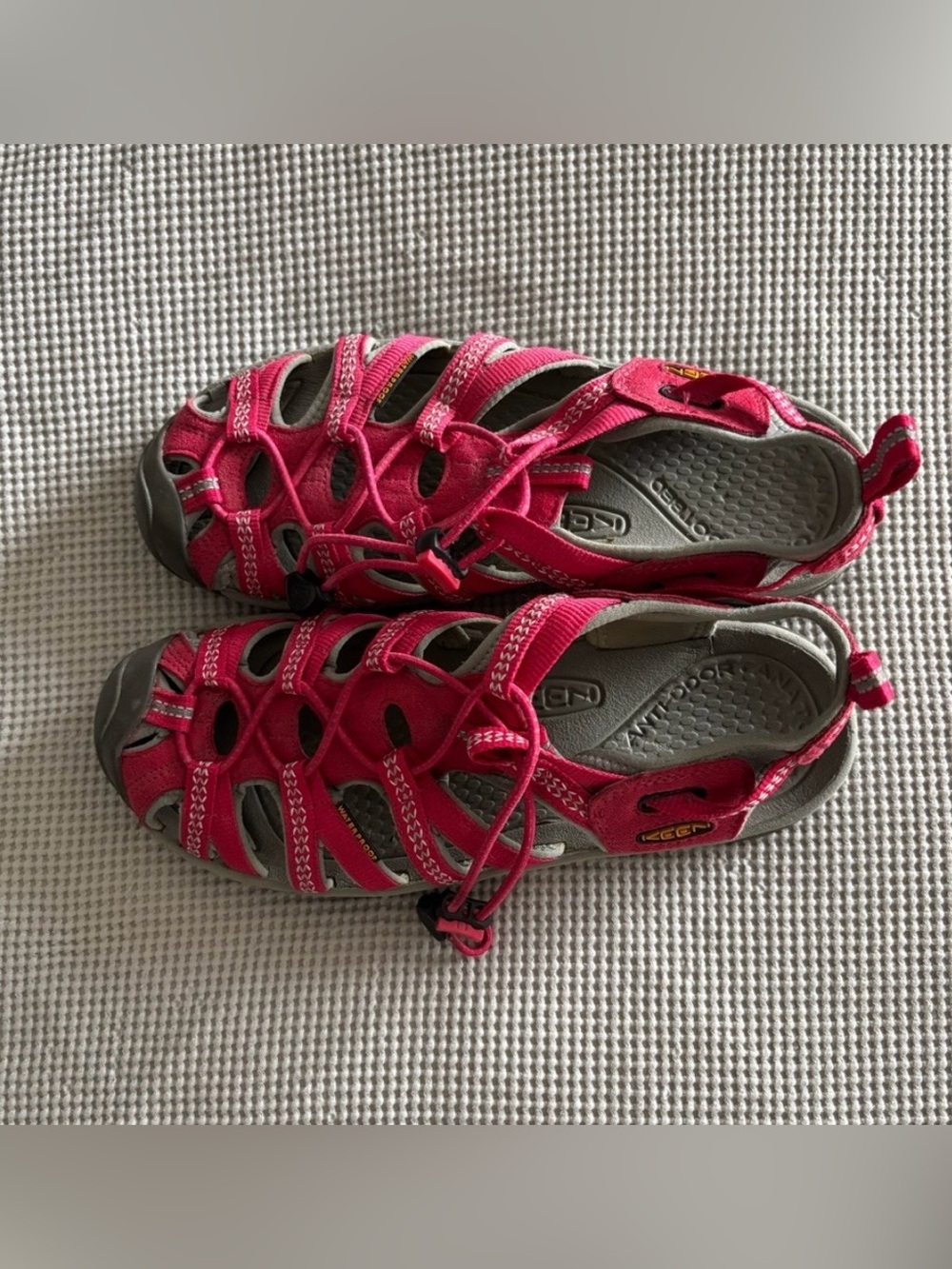 Keen/As New/ Women's Hot Pink Outdoor Sport Sandals